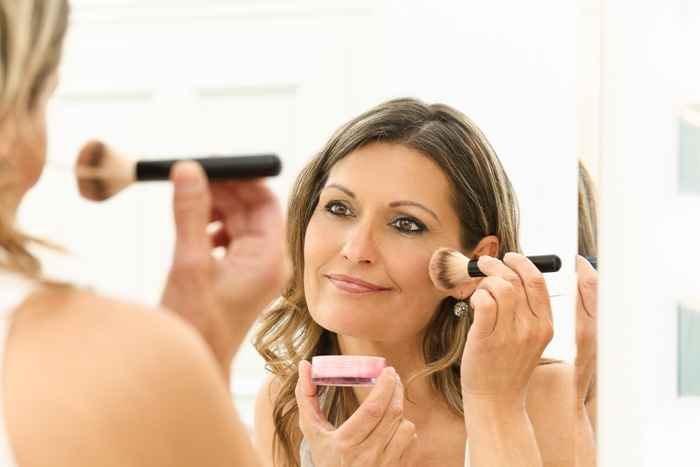 Faire votre maquillage comme celui-ci pourrait vous vieillir, disent les experts