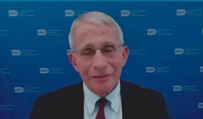 Dr. Fauci vient d'émettre un nouvel avertissement urgent aux personnes vaccinées