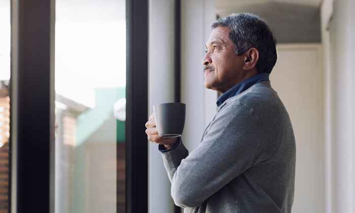 Boire de nombreuses tasses de thé sur le risque de démence aux élastiques quotidiennes, dit une nouvelle étude