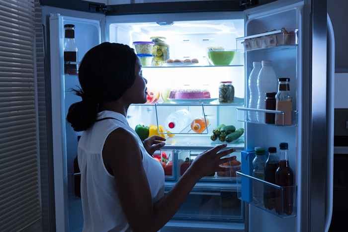 Mangiare questo di notte potrebbe peggiorarti al tuo lavoro, dice nuovo studio