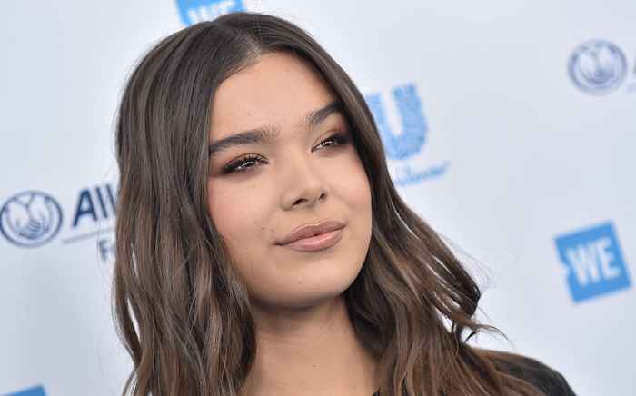 La ex estrella infantil Hailee Steinfeld parecía irreconocible en la Gala Met