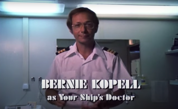 Ele jogou Doc no barco de amor. Veja Bernie Kopell agora com 88.