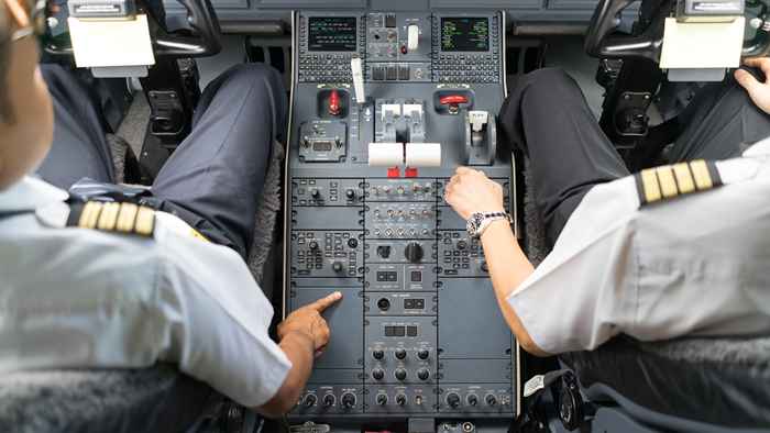 Wenn Sie diese 7 Wörter auf einem Flug hören, ist ein Motor gescheitert, sagt Pilot