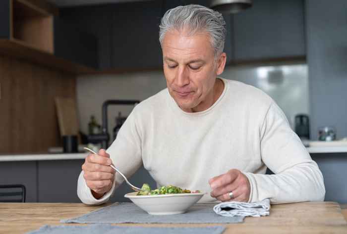 Se você perceber isso quando você comer, pode ser um sinal precoce de demência