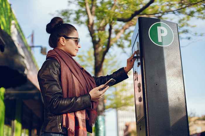 Se você notar isso durante o estacionamento, entre em contato com as autoridades, alertar a polícia