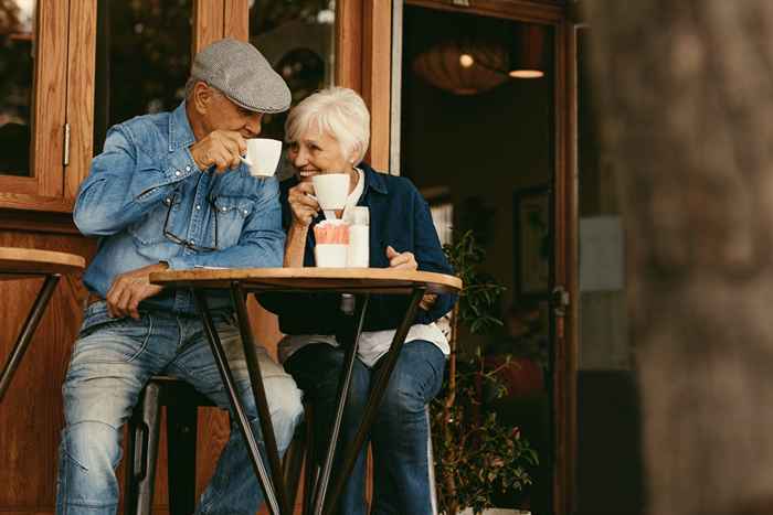 Si vous avez plus de 65 ans, ne faites jamais cela avec votre café, les experts disent