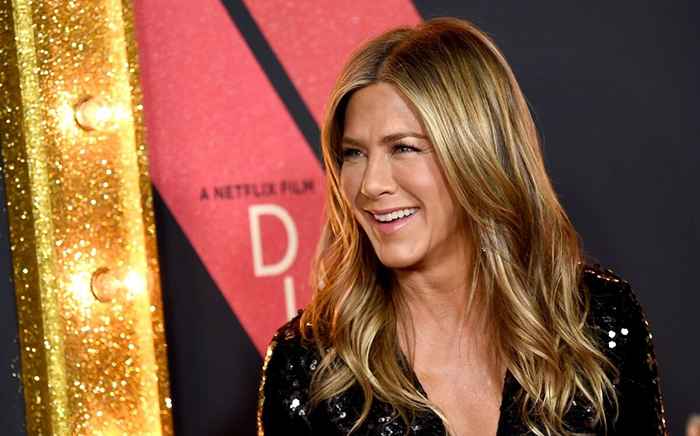 Jennifer Aniston mówi, że wciąż nosi tę jedną rzecz od przyjaciół