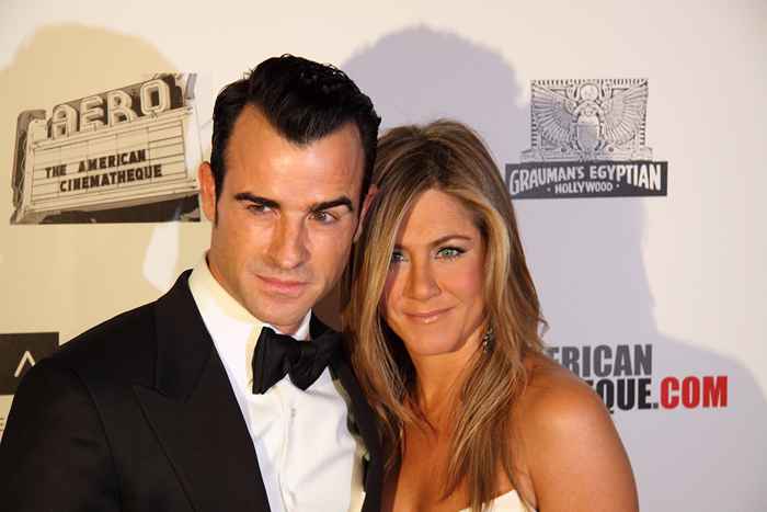 Justin Theroux dit que cela le gardait sain d'esprit en sortant avec Jennifer Aniston