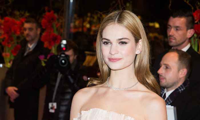 Lily James tem muito a dizer sobre essas fotos com sua co-estrela casada