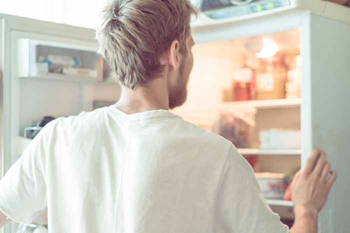 Nunca ponga este alimento en el estante superior de su refrigerador, dice CDC