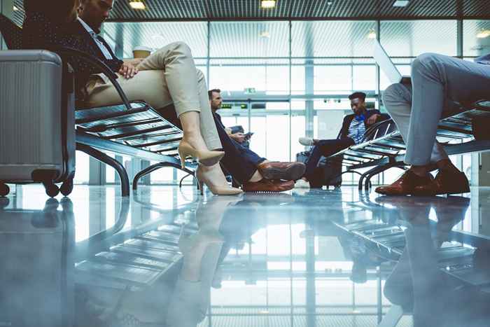 Tragen Sie diese Schuhe niemals im Flugzeug, Flugbegleiter und Pilotwarn