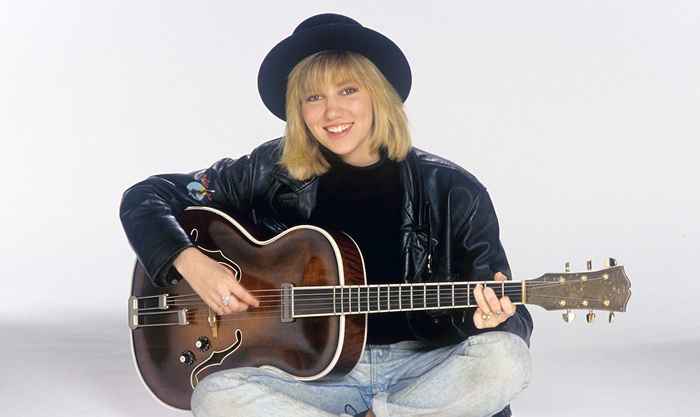 Zobacz teraz Teen Idol z lat 80. Debbie Gibson na 51