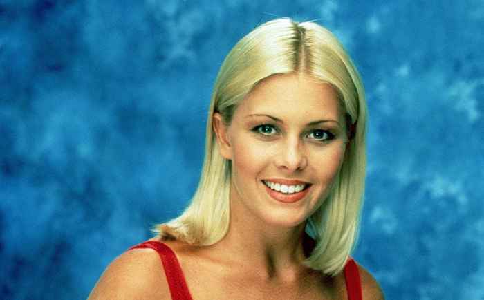 Veja Charles no comando e a estrela de Baywatch, Nicole Eggert, agora às 50