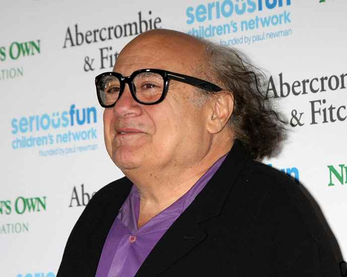 Veja a filha de Danny DeVito, que está estrelando com ele em um novo show