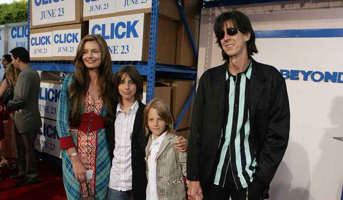 Ver Paulina Porizkova y los dos hijos de Ric Ocasek todos adultos