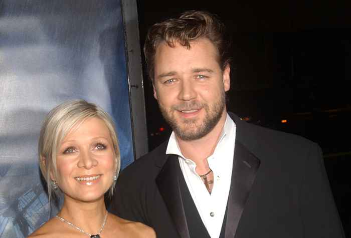 Ver los hijos adolescentes del aspecto parecido de Russell Crowe en una nueva foto rara