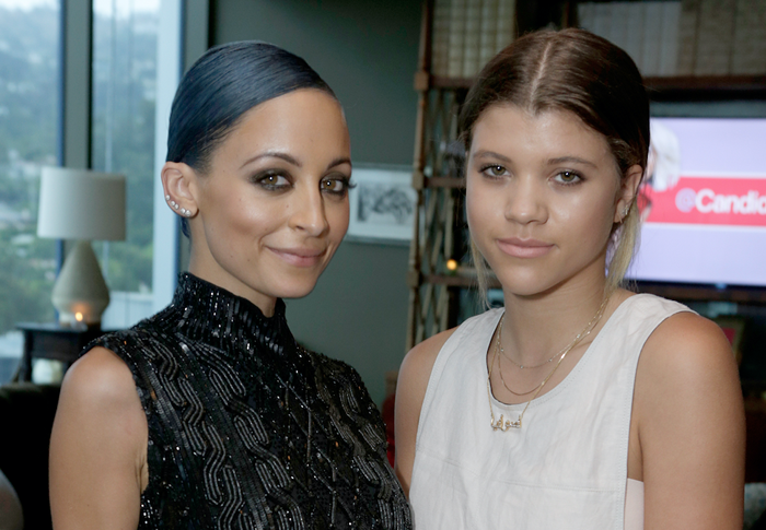 Voir les sœurs Nicole Richie et Sofia Richie Modeling ensemble