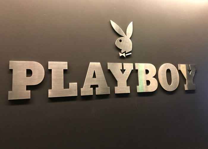 Voir le nouveau modèle de couverture Playboy, qui vient de faire l'histoire