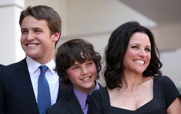 Veja como os filhos de Julia Louis-Dreyfus parecem todos crescidos