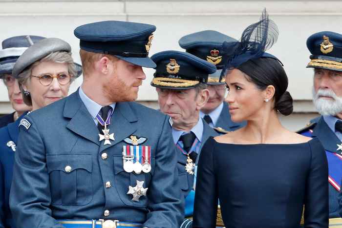 Les raisons surprenantes Harry et Meghan ne perdront pas leurs titres, disent les initiés