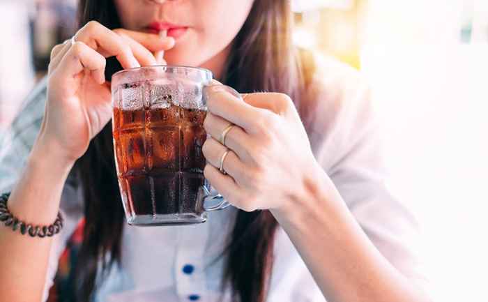 La cosa sorprendente che dovresti bere invece di soda dietetica, dice il nutrizionista