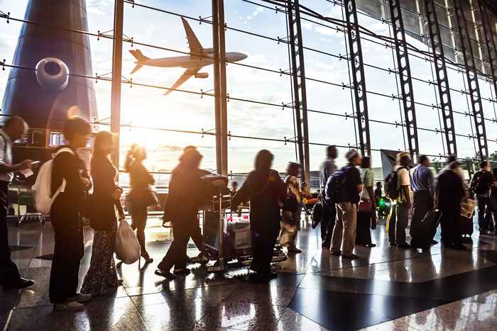 La pire chose que vous touchez à l'aéroport, la maladie infectieuse avertit