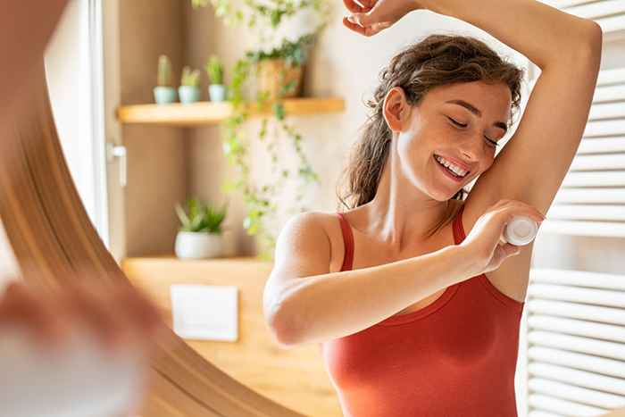 Questo è il momento peggiore per indossare il deodorante, secondo la scienza