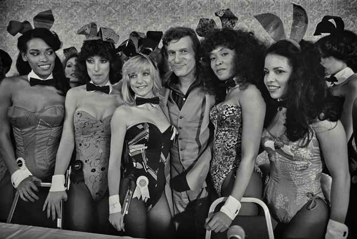 C'est pourquoi les lapins de Playboy se disputent les allégations de Hugh Hefner