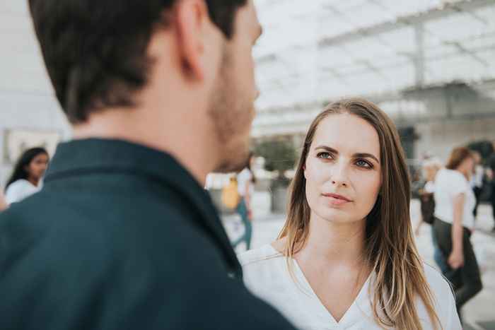 Es más probable que su pareja haga trampa si nota esto en su voz