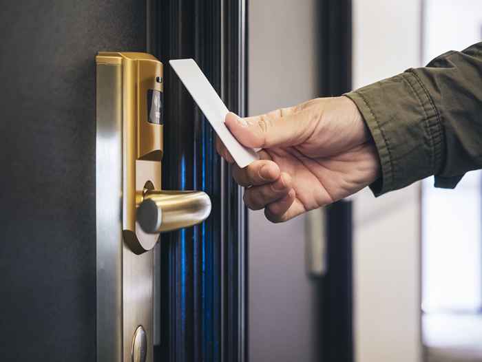 15 banderas rojas debe salir de su habitación de hotel lo antes posible