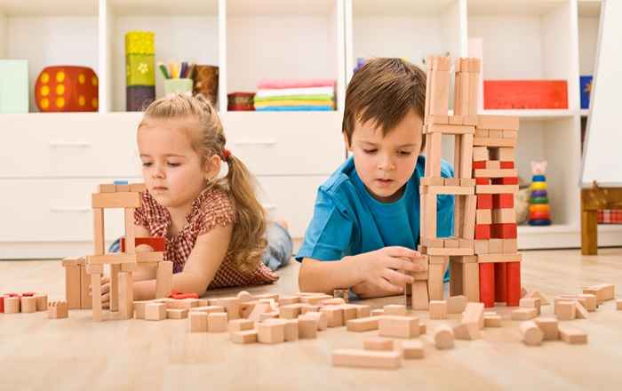 27 giocattoli educativi che manterranno i tuoi bambini divertiti a casa