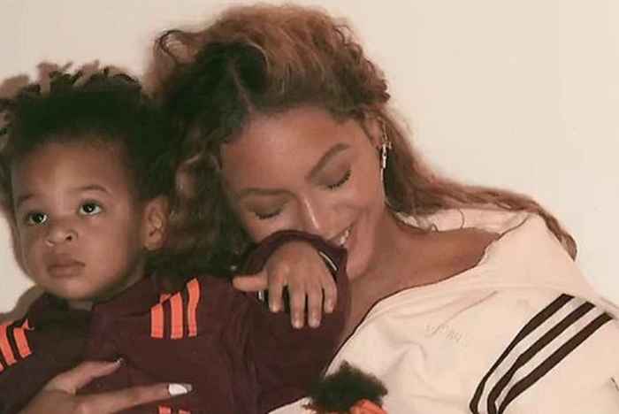 Beyoncé acabou de compartilhar um vislumbre raro dela e gêmeos de 3 anos de idade de Jay-Z