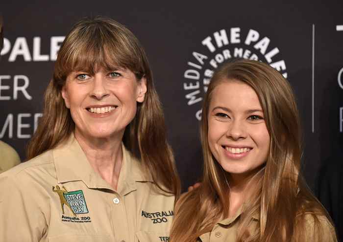 Bindi Irwin ha appena ricreato la foto di gravidanza molto speciale dei suoi genitori