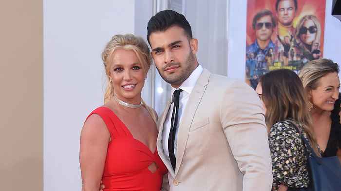 El novio de Britney Spears acaba de golpear a su padre en Instagram