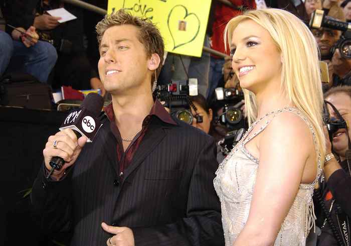 L'ami de Britney Spears, Lance Bass, demande des réponses sur son père