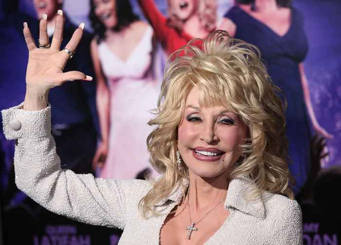 Dolly Parton utilise toujours cette méthode surprenante pour envoyer un message aux gens