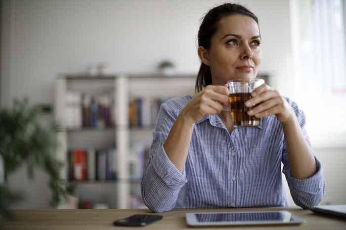 Boire plus de cela peut réduire le risque de votre Parkinson, l'étude dit