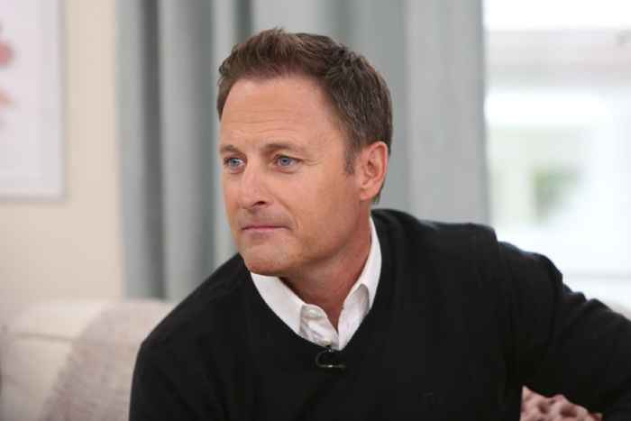 Hier ist der Grund, warum jeder gerade sauer auf Chris Harrison ist