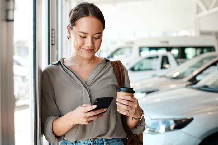 Quanto tempo você deve esperar para enviar mensagens de texto após um primeiro encontro? Especialistas pesam