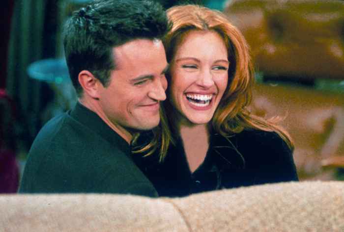 Jak pisarze przyjaciele pomogli Matthew Perry zapytać Julii Roberts