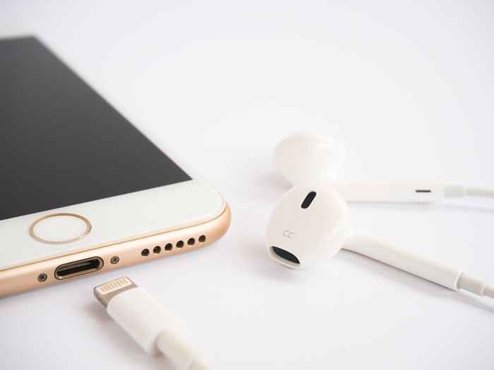 Cómo limpiar el conector de los auriculares sin dañar su teléfono