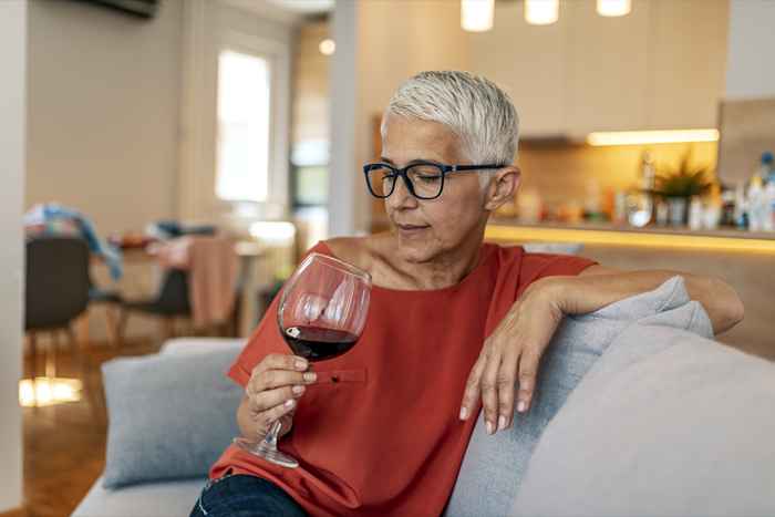 Wenn Sie dies beim Trinken bemerken, halten Sie sofort an, warnen Experten