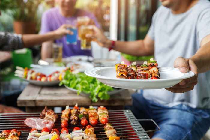 Se lo vedi in un barbecue, non mangiarlo, dice CDC nel nuovo avvertimento