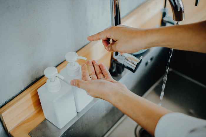 Se usi questo popolare sapone, la tua bottiglia potrebbe essere contaminata