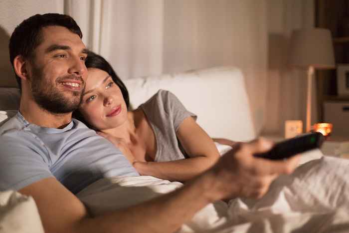 Se guardi la TV prima di andare a letto, fallo stasera, dice nuovo studio