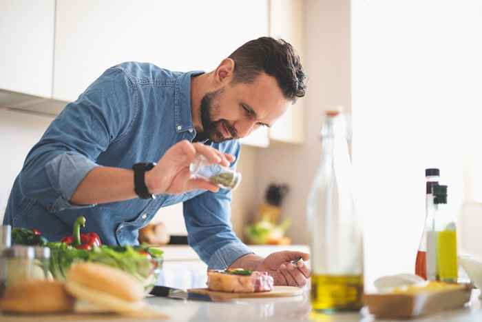 Si vos épices ressemblent à ceci, jetez-les, les experts avertissent