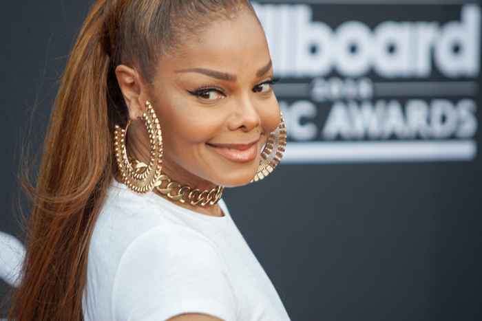 Janet Jackson ha appena fatto un'apparizione rara per sorprendere la ginnasta Superfan