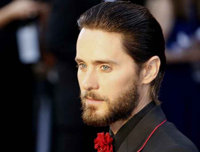 Jared Leto sembra totalmente irriconoscibile per il suo nuovo programma televisivo