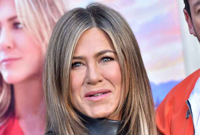 Jennifer Aniston montre sa nouvelle coiffure alors qu'elle retourne au travail