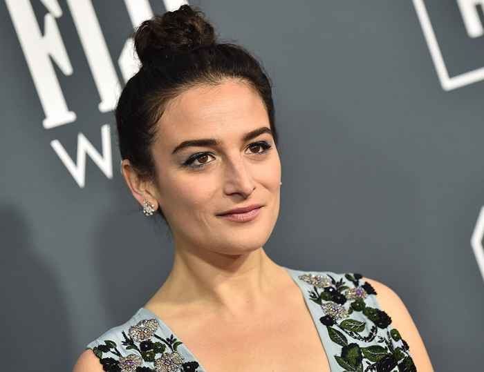 Jenny Slate hat gerade ihre erste Schwangerschaft auf die süßeste Weise enthüllt